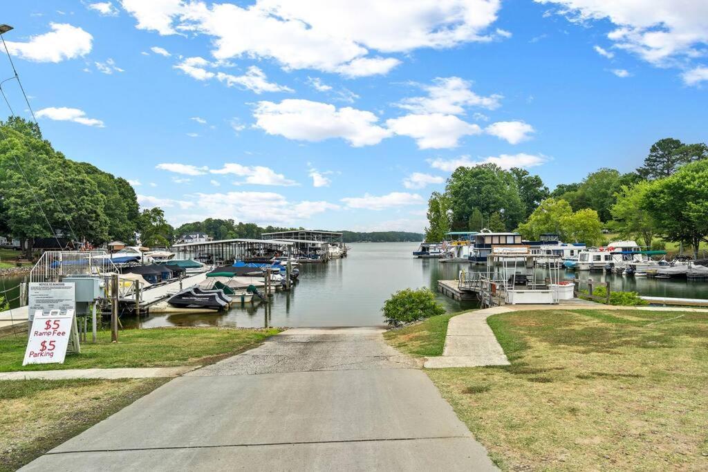 Cozy Lake Home - Jacuzzi King Bed Marina Access Mooresville Exterior foto